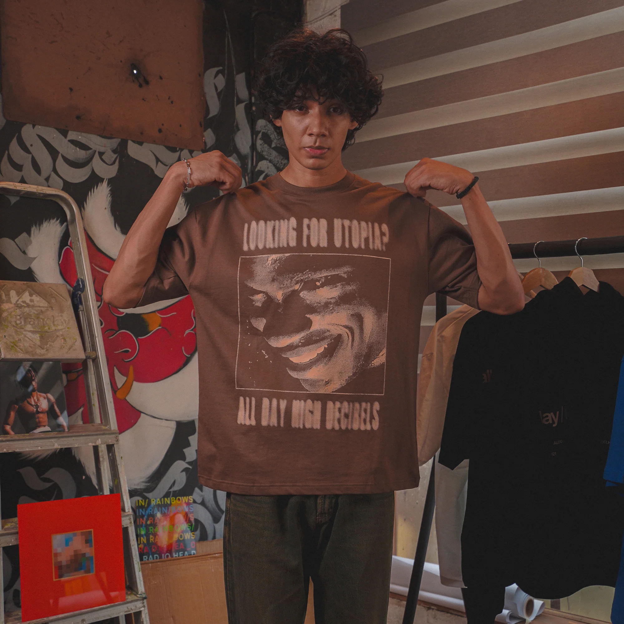 looking for utopia oversized tee - Image 3